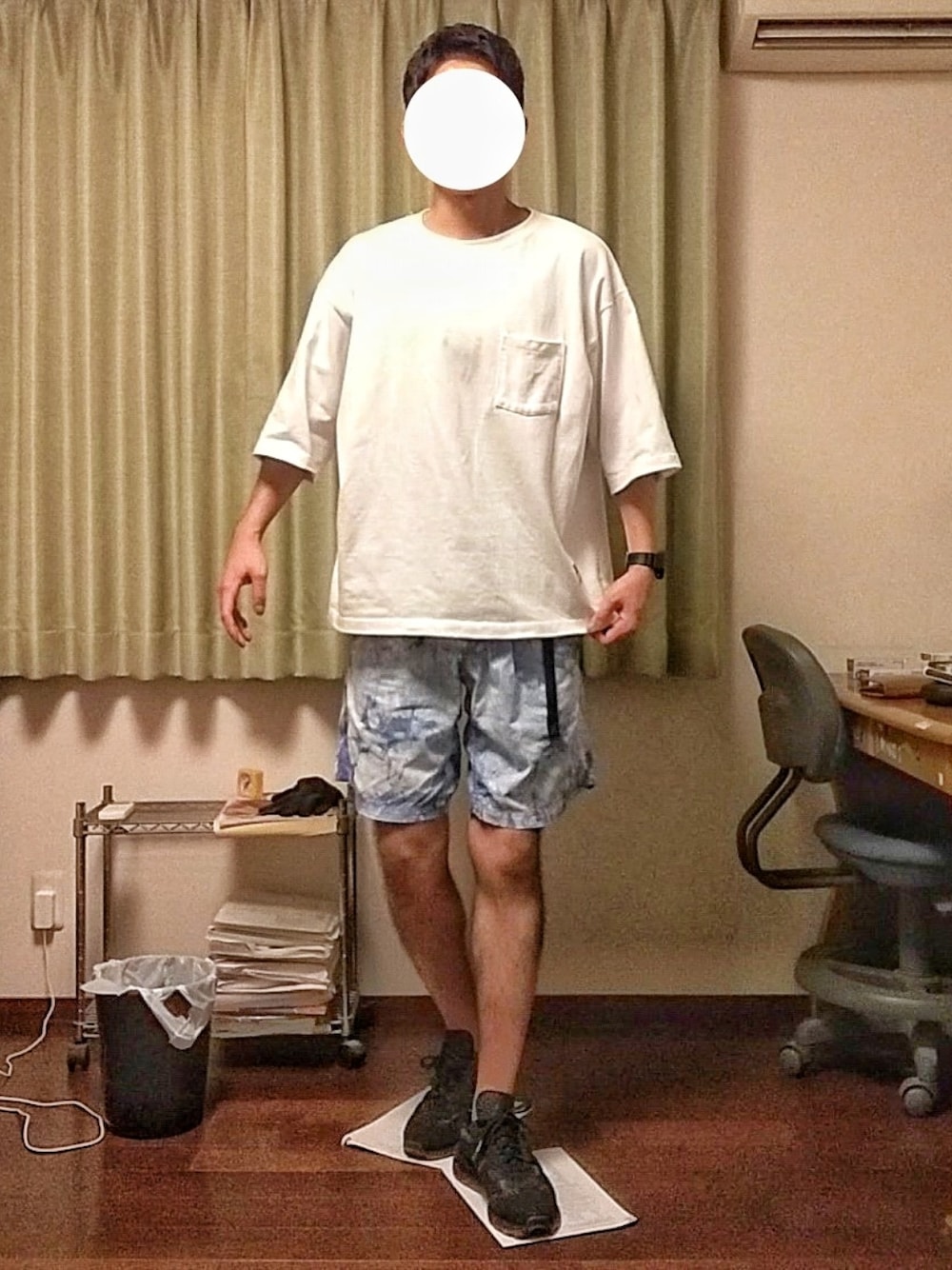 「夏コーデ、カジュアル、シンプル、ラフ、白Tシャツ、Tシャツ、ショートパンツ、スニーカー、おしゃれさんと繋がりたい」｜「JOURNAL STANDARD relumeの《追加》USA オーバーサイズ ヘビーオンス Tシャツ（Tシャツ/カットソー、ホワイト系）」を使った、Katzさん（メンズ・179cm）の夏コーディネートの1枚目の写真