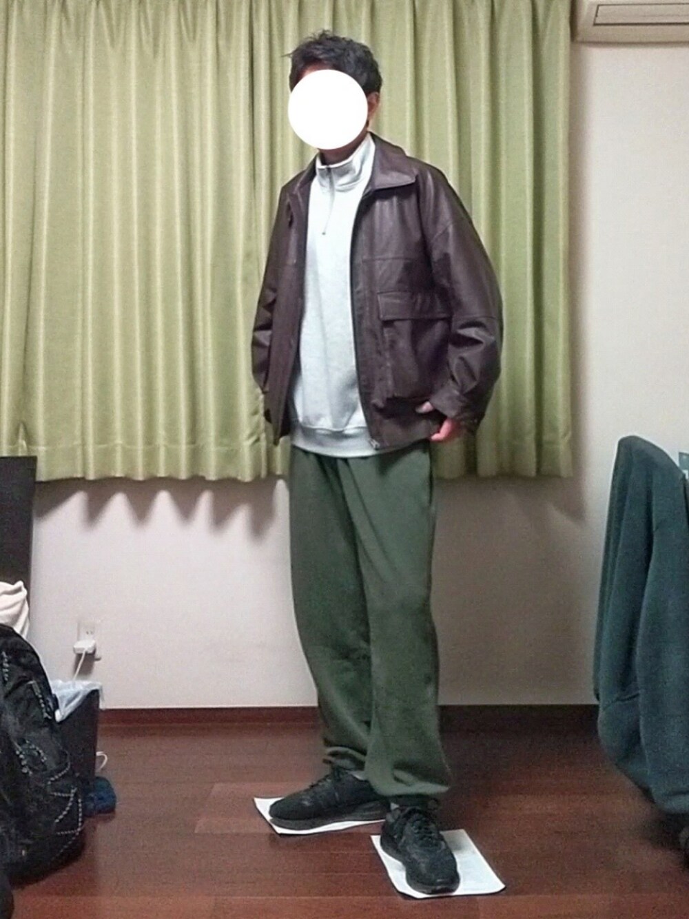 「春コーデ、大人カジュアル、ビッグシルエット、おしゃれさんと繋がりたい、プチプラ、ラフ、レザージャケット、スウェット、スニーカー」｜「FREAK'S STOREのフェイクレザーブルゾン（ブルゾン、ブラウン系）」を使った、Katzさん（メンズ・179cm）の春コーディネートの1枚目の写真