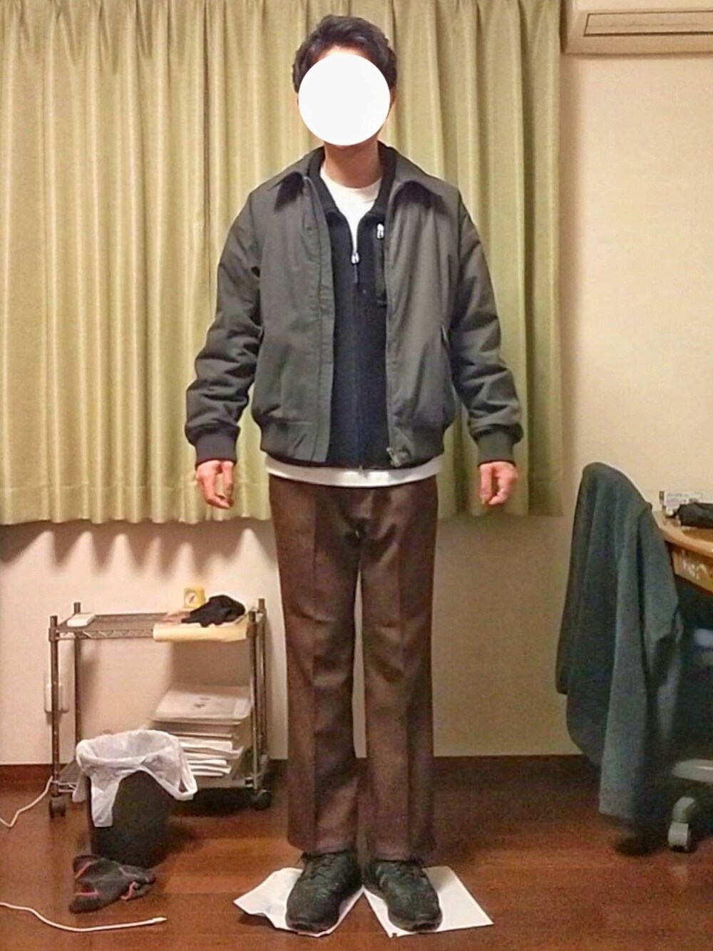 「お洒落さんとつながりたい、大人カジュアル、秋冬コーデ、秋、カジュアル、ブルゾン、ボア、ベスト、H&M、フレアパンツ、スニーカー」｜「H&Mのドリズラーブルゾン（ブルゾン、グレー系）」を使った、Katzさん（メンズ・179cm）の秋コーディネートの1枚目の写真