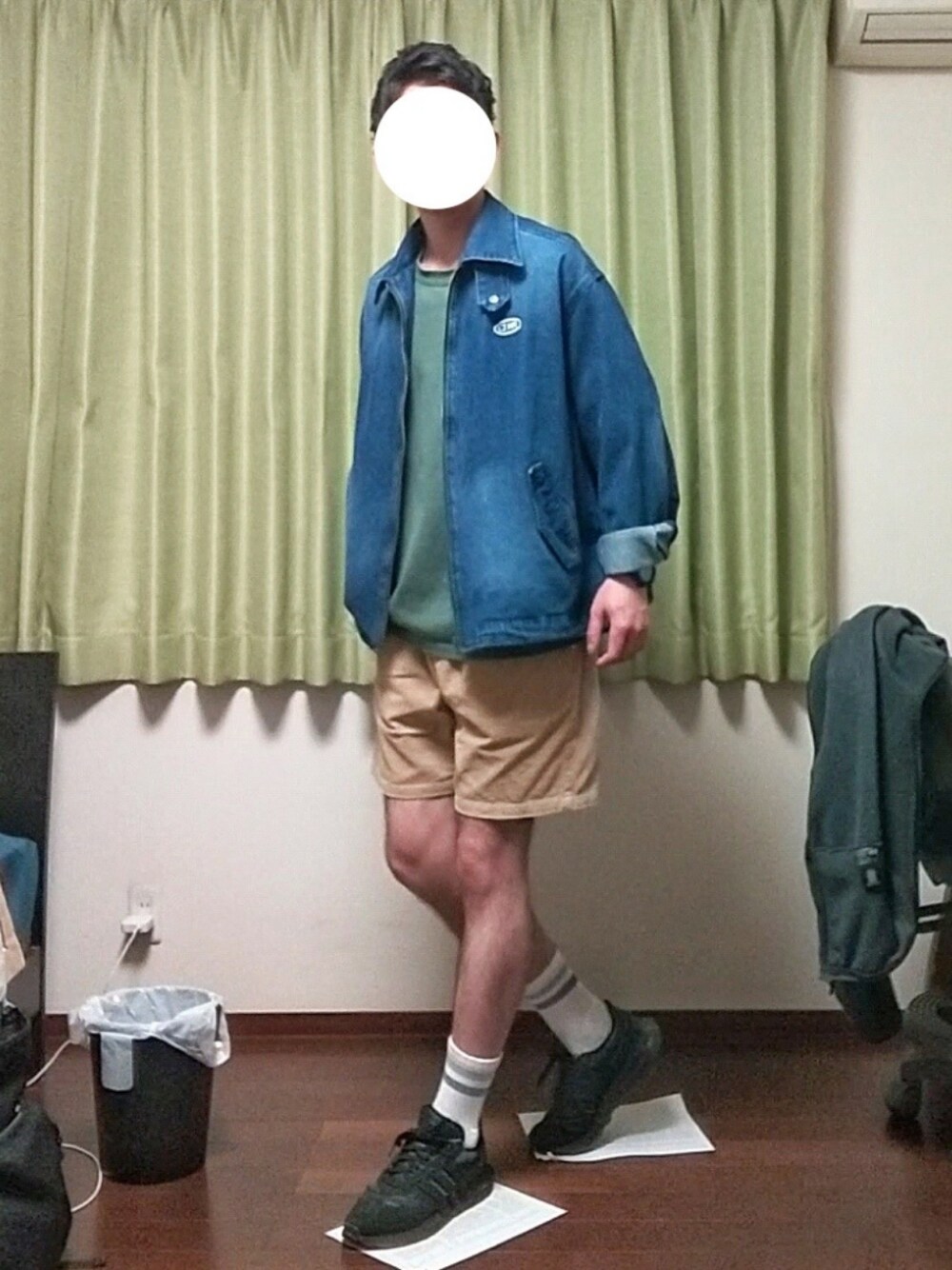「お洒落さんとつながりたい、今日のコーデ、大人カジュアル、休日コーデ、ラフ、春コーデ、カジュアル、デニム、ブルゾン、Tシャツ、ショートパンツ、スニーカー」｜「MONO-MARTの【CODDERR】サークルロゴ刺繍 オーバーサイズブラストデニムブルゾン コーチジャケット（ブルゾン、ブルー系）」を使った、Katzさん（メンズ・179cm）の春コーディネートの1枚目の写真