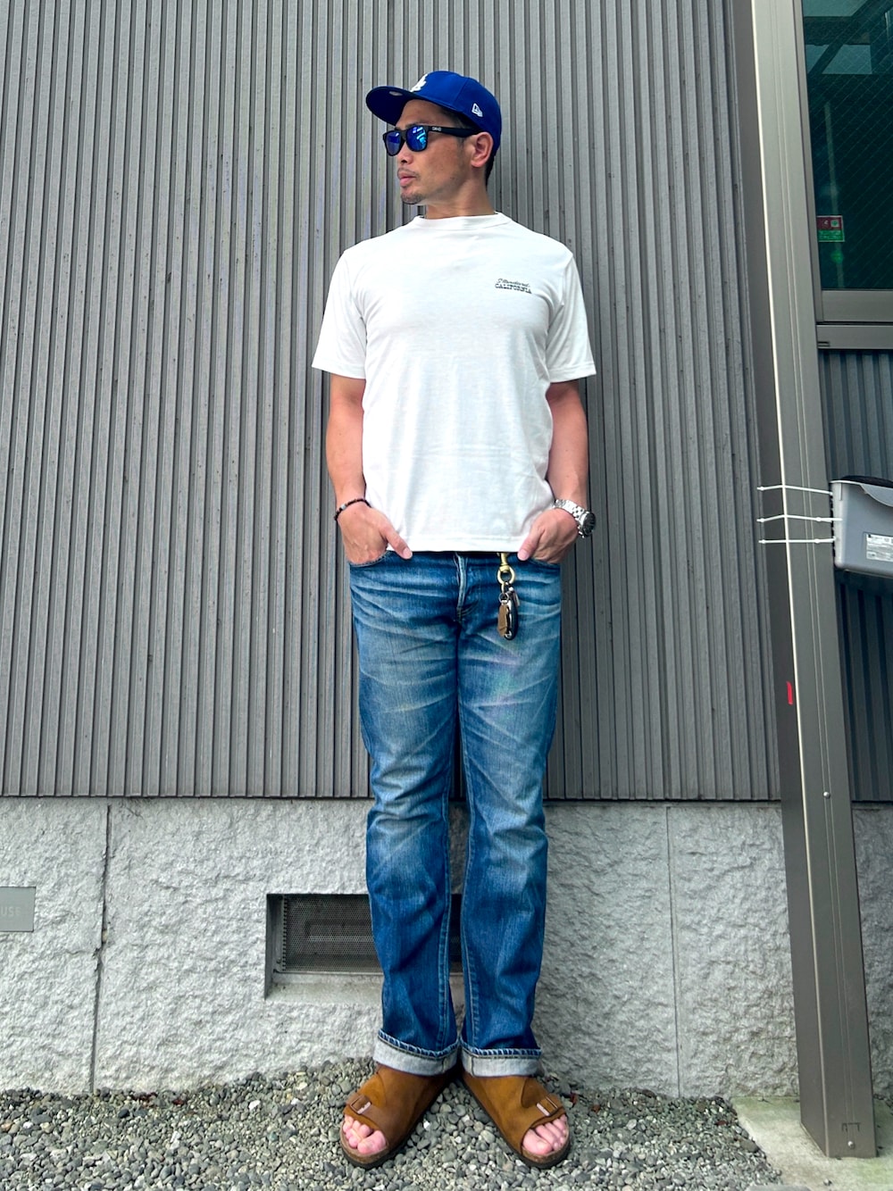 「アツいコーデ全部見せ、夏コーデ、夏だ！Tシャツ着よう！、オトナカジュアル、シンプルコーデ、キャップ、白Tシャツ、Tシャツ、デニムパンツ、サンダル、ロゴT、デニムコーデ、大谷翔平、鯖」｜「ごまさば♪のアイテム（その他、その他）」を使った、タケウチ☆ボンバイエさん（メンズ・173cm）の夏コーディネートの1枚目の写真