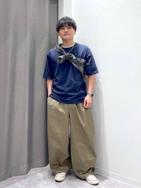 「LAKOLE（ラコレ）のバルーンチノパンツ / 638217（チノパンツ、ブラック系）」を使った、むーやんさん（メンズ・169cm）の春コーディネート