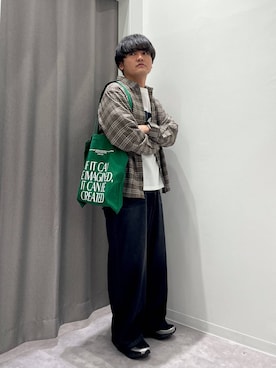 「LAKOLE（ラコレ）のカラーアソートロゴトートバッグ / 324434（トートバッグ、グリーン系）」を使った、むーやんさん（メンズ・169cm）の春コーディネート