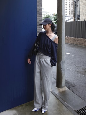 「UNIQLO（ユニクロ）のアイテム（Sweatpants、グレー系）」を使った、青野楓さん（レディース・170cm）の秋コーディネート
