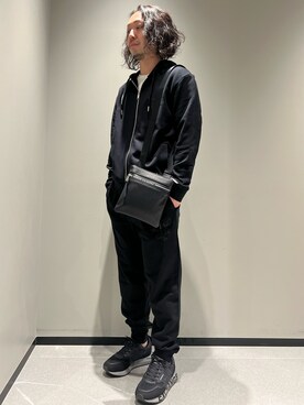 「ARMANI EXCHANGE（アルマーニエクスチェンジ）の【A|X アルマーニ エクスチェンジ】イーグルロゴ　ジップアップスウェットパーカー（パーカー、ブラック系）」を使った、まるてぃさん（メンズ・172cm）の春コーディネート