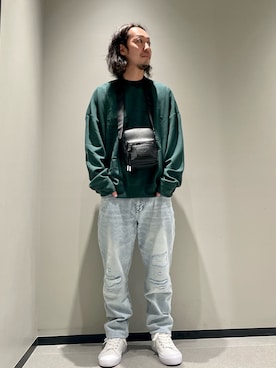 「ARMANI EXCHANGE（アルマーニエクスチェンジ）の【A|X アルマーニ エクスチェンジ】ロゴ　スウェットプルオーバー（スウェット、グリーン系）」を使った、まるてぃさん（メンズ・172cm）の春コーディネート