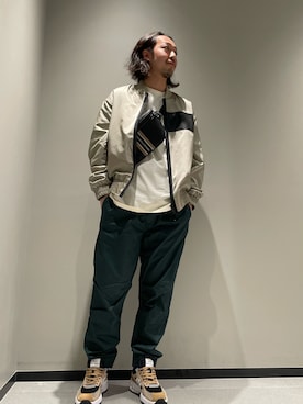 「ARMANI EXCHANGE（アルマーニエクスチェンジ）の【A|X アルマーニ エクスチェンジ】エンボスロゴ　ボンバージャケット（ブルゾン、グレー系）」を使った、まるてぃさん（メンズ・172cm）の冬コーディネート