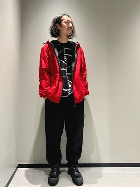 「ARMANI EXCHANGE（アルマーニエクスチェンジ）の【A|X アルマーニ エクスチェンジ】ロゴライン　ナイロンジャケット（ナイロンジャケット、レッド系）」を使った、まるてぃさん（メンズ・172cm）の冬コーディネート