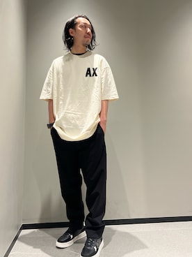 「ARMANI EXCHANGE（アルマーニエクスチェンジ）の【A|X アルマーニ エクスチェンジ】ウェストバンド付き　チノパンツ（チノパンツ、ブラック系）」を使った、まるてぃさん（メンズ・172cm）の冬コーディネート