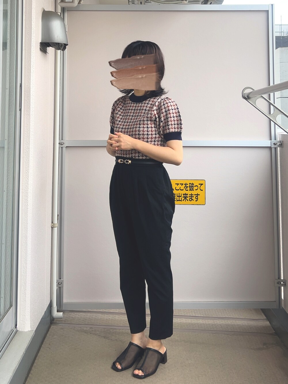 千鳥格子柄パフスリーブニットトップスを使った人気ファッション