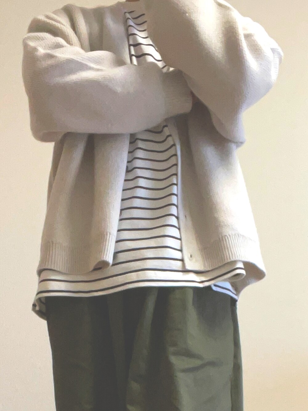 「RUUBON、RUUBONコーデ、ボーダーロンTが最強すぎた」｜「RUUBONの【RUUBON】relax balloon chino pants / リラックスバルーン チノパンツ（チノパンツ、グリーン系）」を使った、いさみや　ゆうさん（メンズ・171cm）の秋コーディネートの1枚目の写真