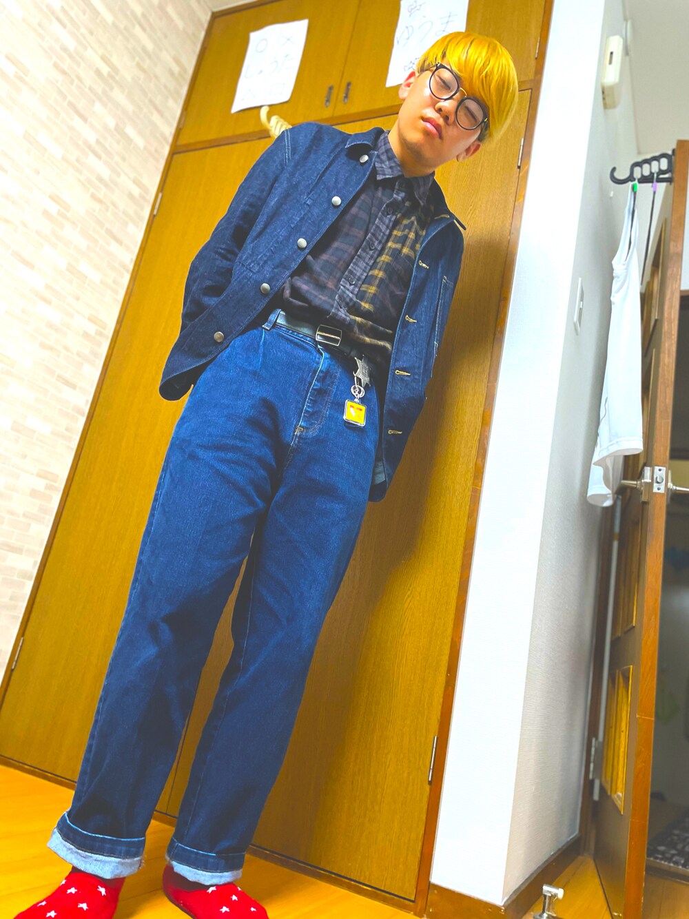 「秋冬コーデ、休日スタイル、秋服、休日コーデ、今日のコーデ、カジュアルコーデ、コンバース、大学生、160cm~169㎝、チャコールグレー」｜「GUのアイテム（デニムパンツ、ブルー系）」を使った、sad boyさん（メンズ・167cm）の秋コーディネートの1枚目の写真