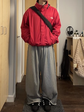 「アイテム（スウェットパンツ）」を使った、杉田将也さん（メンズ・180cm）の秋コーディネート