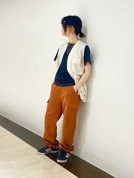 「アイテム（カーゴパンツ、レッド系）」を使った、Akaneさん（レディース・157cm）の夏コーディネート