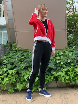 「adidas（アディダス）のアディカラー クラシックス トラックジャケット（ジャージ) / アディダスオリジナルス adidas Originals（ナイロンジャケット、レッド系）」を使った、SSさん（レディース・172cm）の夏コーディネート