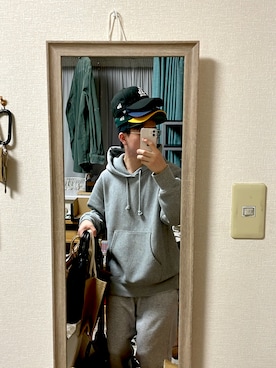 「アイテム（スウェットパンツ、シルバー系）」を使った、さだまさしさん（メンズ・170cm）の春コーディネート