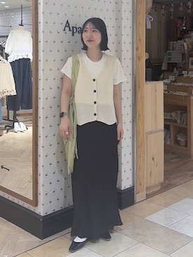 「A part by（アパートバイ）のニットベスト（ベスト、ホワイト系）」を使った、eriaさん（レディース・151cm）の春コーディネート