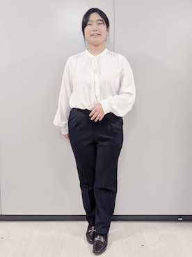 「index（インデックス）のフェイクパールピンボウタイブラウス【洗濯機OK/イージーアイロン/ストレッチ】《XS-LL》（シャツ/ブラウス、ホワイト系）」を使った、iori0305さん（レディース）の冬コーディネート