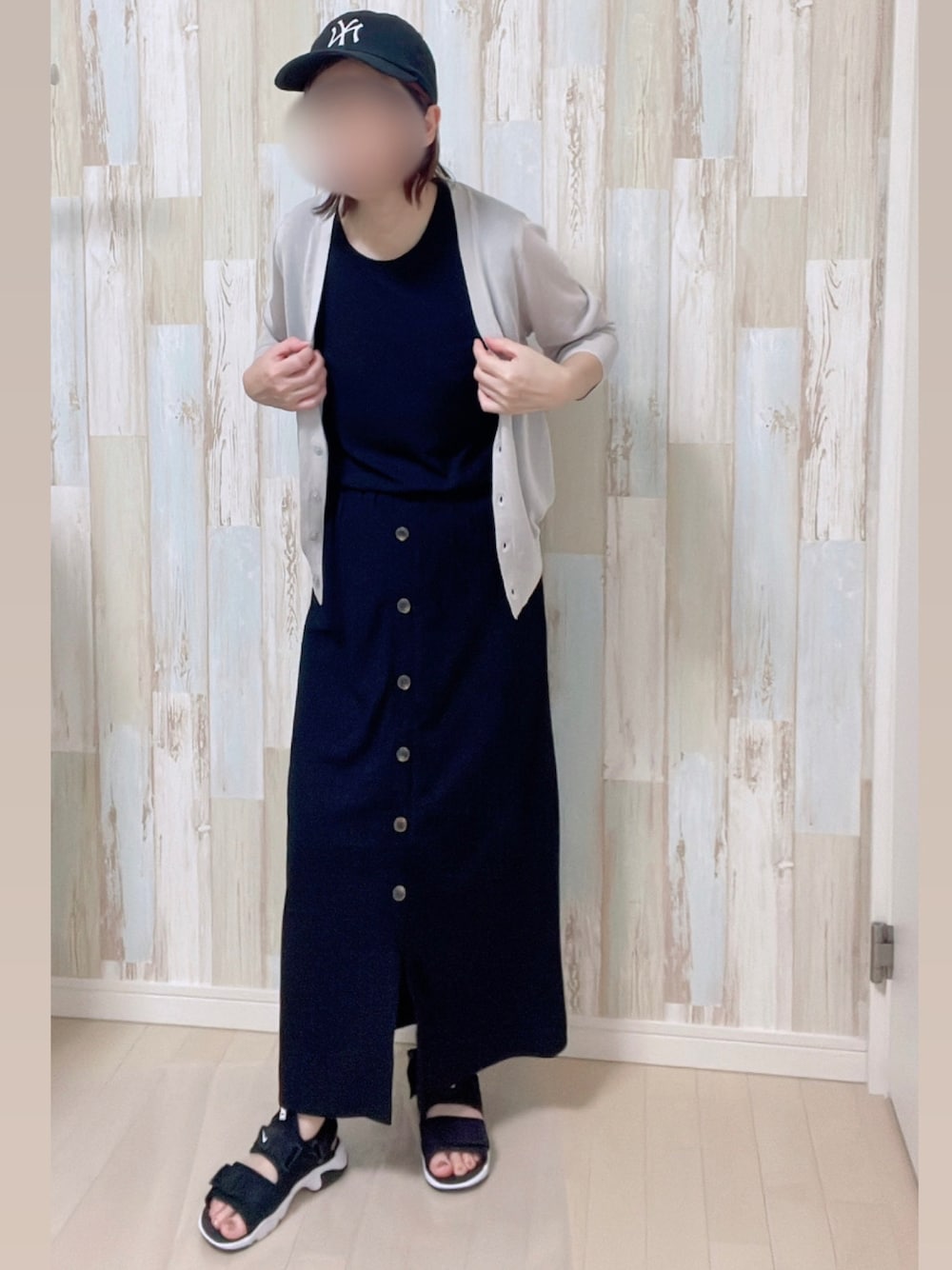 「オトナカジュアル、シンプルコーデ、ニューエラ、キャニオンサンダル、NIKE、moussy、UNIQLO、ワントーンコーデ、低身長、ブラックコーデ」｜「MOUSSYのBELTED BUTTON UP ドレス（ワンピース、ブラック系）」を使った、☺︎♥♡Ree♡♥☺︎さん（レディース・152cm）の夏コーディネートの1枚目の写真