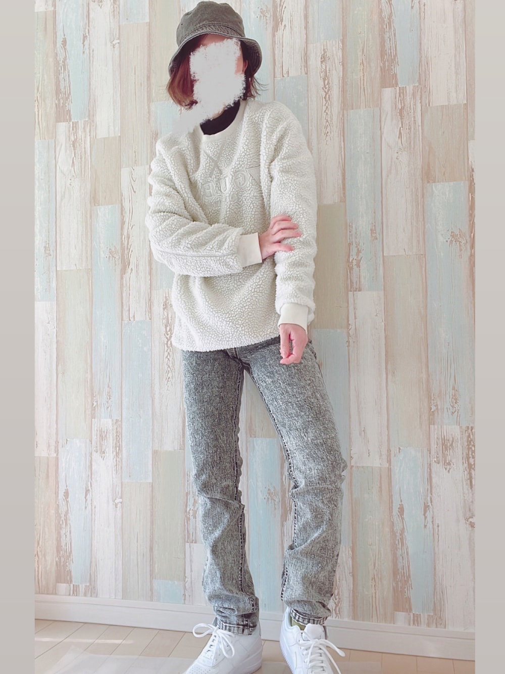 「バケットハット、秋冬コーデ、秋服、シンプル、デニムコーデ、スニーカー、低身長コーデ、ママコーデ、カジュアルコーデ」｜「newhattanの【newhattan(ニューハッタン)】バケットハット ツイル デニム（ハット、ブラック系）」を使った、☺︎♥♡Ree♡♥☺︎さん（レディース・152cm）の秋コーディネートの1枚目の写真