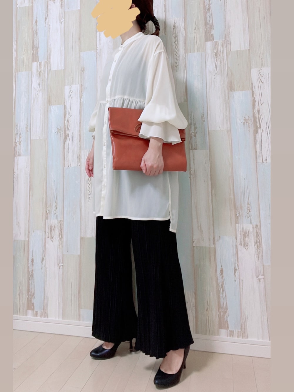 「しまむら、きれいめカジュアル、休日スタイル、おしゃれさんと繋がりたい、モノトーン、サテンパンツ」｜「CRAFT STANDARD BOUTIQUEのランタンスリーブシャツチュニック　＊◇（シャツ/ブラウス、ホワイト系）」を使った、☺︎♥♡Ree♡♥☺︎さん（レディース・152cm）の秋コーディネートの1枚目の写真