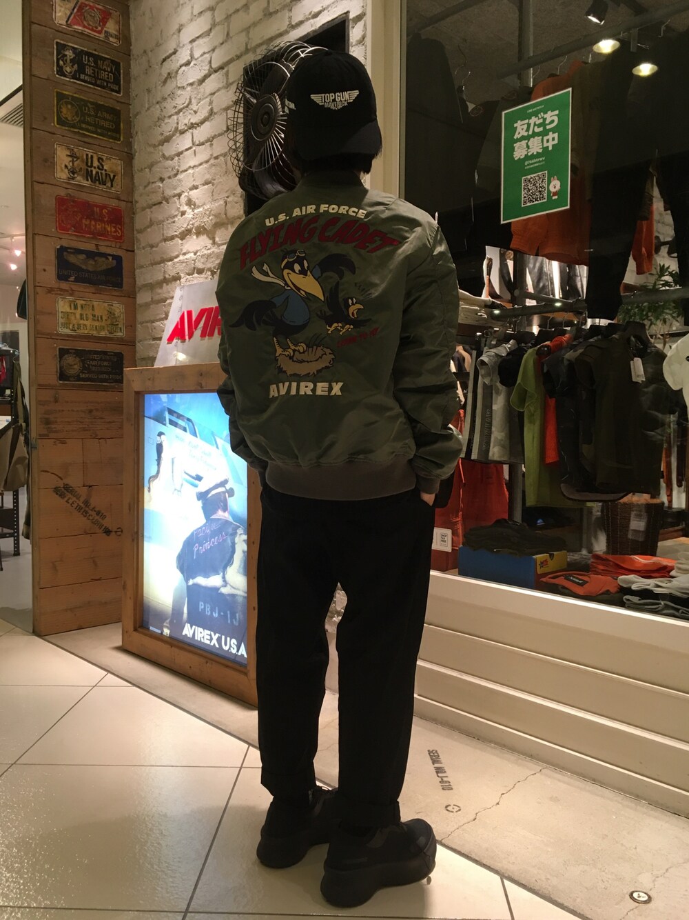 「MA-1、AVIREX、シンプルコーデ、カジュアルコーデ、ストリートコーデ、SALOMON、秋コーデ、秋冬コーデ、AVIREXBelle、avirexなんば」｜「AVIREXのTOP GUN MAVERICK/キャップ/CAP（キャップ、ブラック系）」を使った、フウヤさん（メンズ・160cm）の秋コーディネートの1枚目の写真