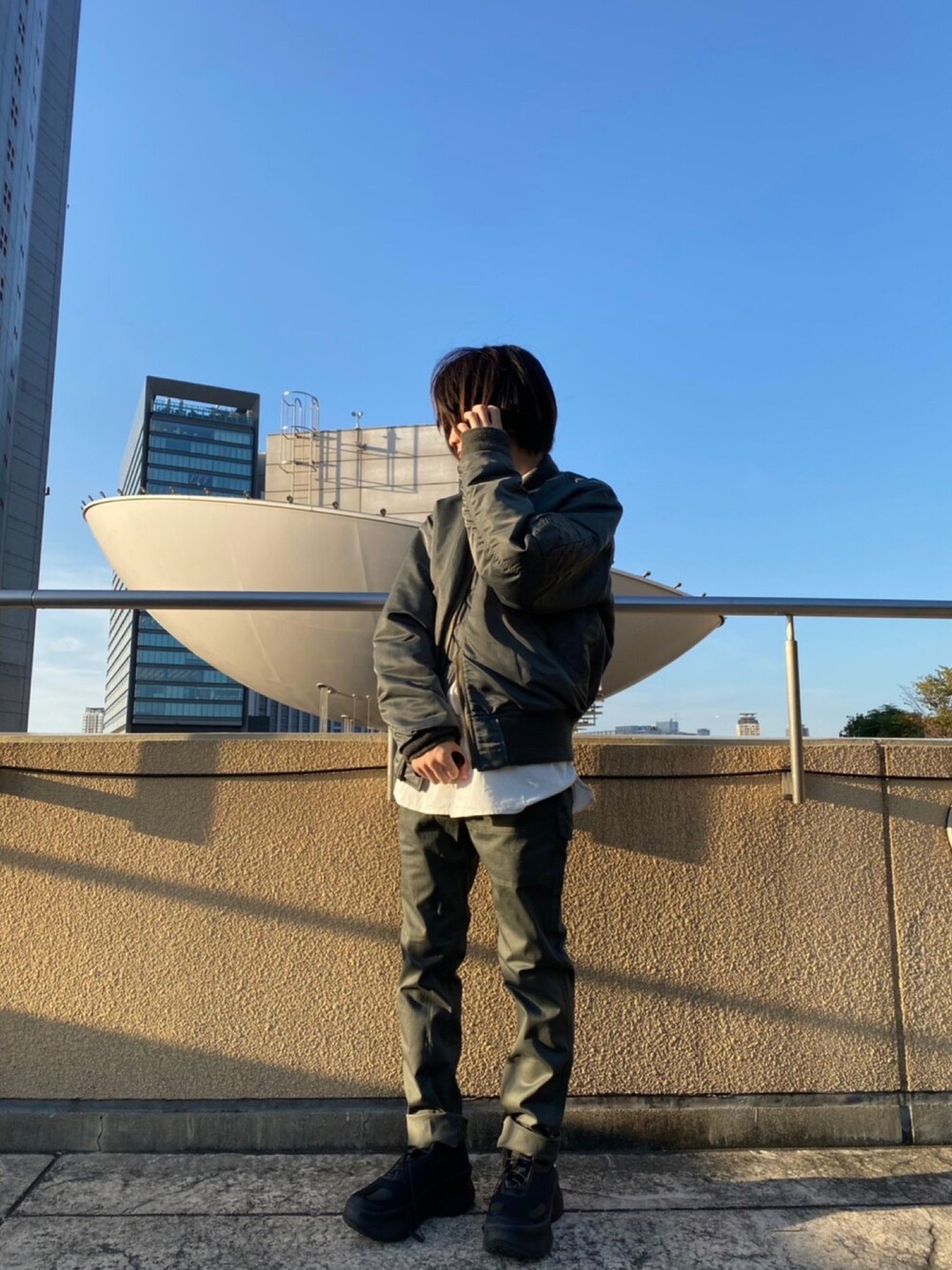「カジュアル、シンプル、アメカジ、MA-1、AVIREX、フライトジャケット、ミリタリージャケット、秋冬コーデ、ミリタリーコーデ、avirexなんば」｜「AVIREXのMA-1 ヴィンテージ/ MA-1 VINTAGE/AVIREX/アヴィレックス（MA-1、グリーン系）」を使った、フウヤさん（メンズ・160cm）の秋コーディネートの1枚目の写真