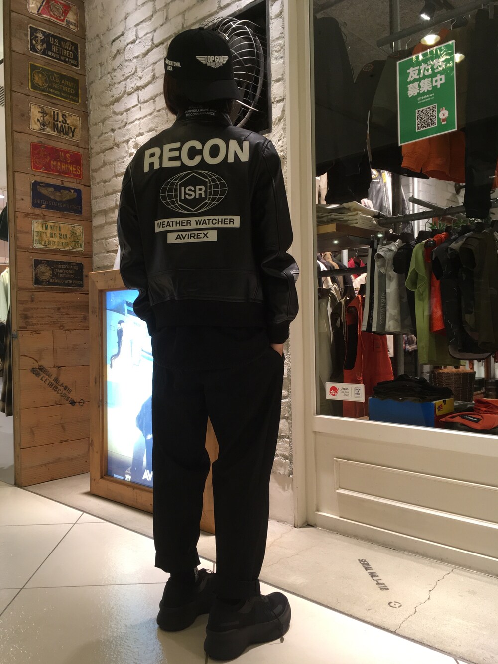 「シンプル、レザージャケット、AVIREX、黒、モノトーン、秋コーデ、TOPGUN、AVIREXBelle、avirexなんば、レザーフェア」｜「AVIREXのTOP GUN MAVERICK/キャップ/CAP（キャップ、ブラック系）」を使った、フウヤさん（メンズ・160cm）の秋コーディネートの1枚目の写真