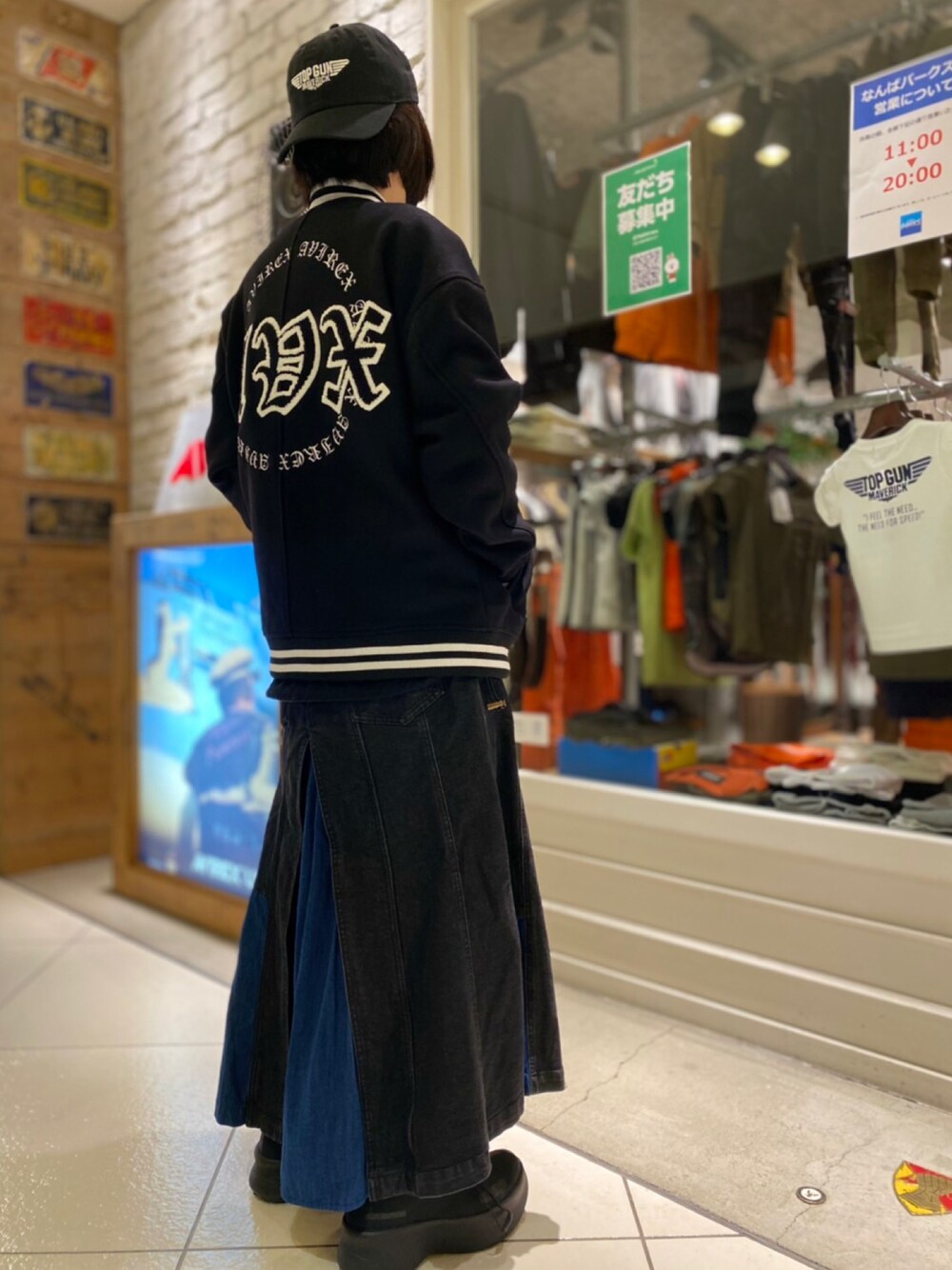 「スカート、AVIREX、シンプルコーデ、カジュアルコーデ、スカパン、ストリートコーデ、SALOMON、秋コーデ、AVIREXBelle、avirexなんば」｜「AVIREXのTOP GUN MAVERICK/キャップ/CAP（キャップ、ブラック系）」を使った、フウヤさん（メンズ・160cm）の秋コーディネートの1枚目の写真