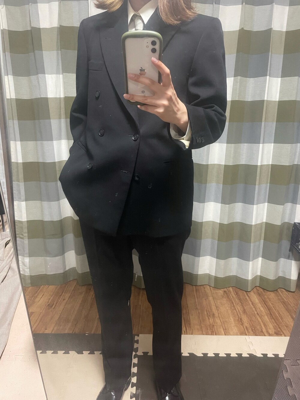 「スーツスタイル、USARMY、service shoes、サービスシューズ、80s、古着」｜「no brandのアイテム（スーツジャケット、ブラック系）」を使った、niwakaさん（レディース・164cm）の冬コーディネートの1枚目の写真