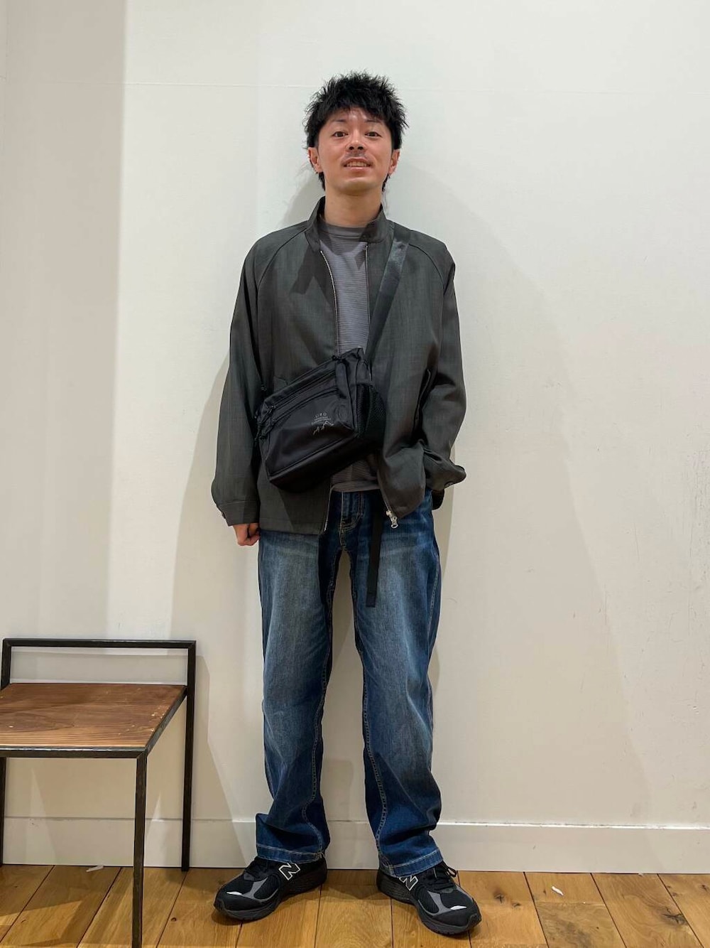 「デニム、カジュアル、春、アーバンリサーチドアーズ、doors、EKAL、メンズスタイル、メンズ、mens、春のジャケットスタイル」｜「Gramicciの『別注』GRAMICCI　Mountain Wide Pants（デニムパンツ、ブルー系）」を使った、みやさんさん（メンズ・171cm）の春コーディネートの1枚目の写真
