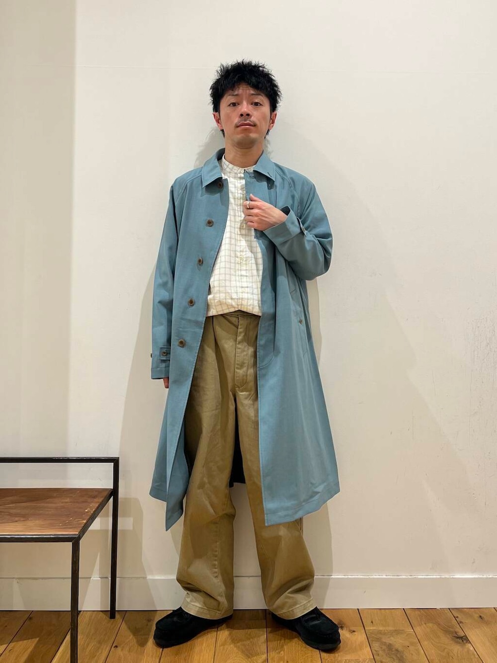 「キレイめ、グリーン、春、アーバンリサーチドアーズ、doors、メンズスタイル、メンズ、mens、春カラーコーデ」｜「FORK&SPOONのFORK&SPOON　フレンチドリルピグメントチノパンツ（その他パンツ、ベージュ系）」を使った、みやさんさん（メンズ・171cm）の春コーディネートの1枚目の写真