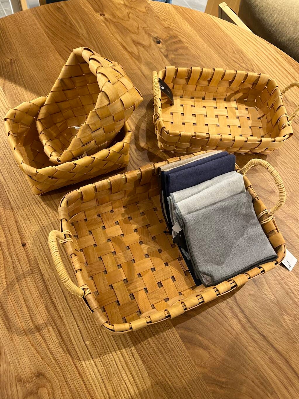 「ハンカチ、バスケ、doorslivingproduct、暮らしを楽しむ」｜「URBAN RESEARCH DOORSのDOORS LIVING PRODUCTS　ガーゼハンカチ（ハンカチ/ハンドタオル、ベージュ系）」を使った、みやさんさん（メンズ・171cm）の春コーディネートの1枚目の写真