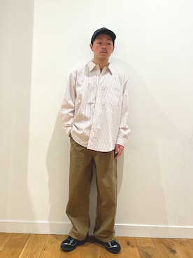 「URBAN RESEARCH DOORS（アーバンリサーチドアーズ）のライトウェイトストライプレギュラーカラーシャツ（シャツ/ブラウス、レッド系）」を使った、みやさんさん（メンズ・171cm）の秋コーディネート