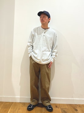 「URBAN RESEARCH DOORS（アーバンリサーチドアーズ）の1タックワイドストレートチノパンツ（その他パンツ、ベージュ系）」を使った、みやさんさん（メンズ・171cm）の秋コーディネート