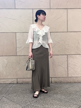 「URBAN RESEARCH ROSSO WOMEN（アーバンリサーチ　ロッソ）のシアーフリルブラウス（シャツ/ブラウス、ホワイト系）」を使った、katayoさん（レディース・166cm）の春コーディネート