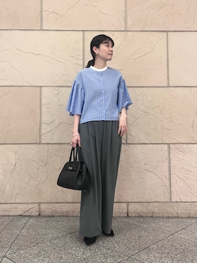 「URBAN RESEARCH（アーバンリサーチ）の『3サイズ展開』『イージーケア』タックギャザーストレートパンツ（その他パンツ、グレー系）」を使った、katayoさん（レディース・166cm）の春コーディネート