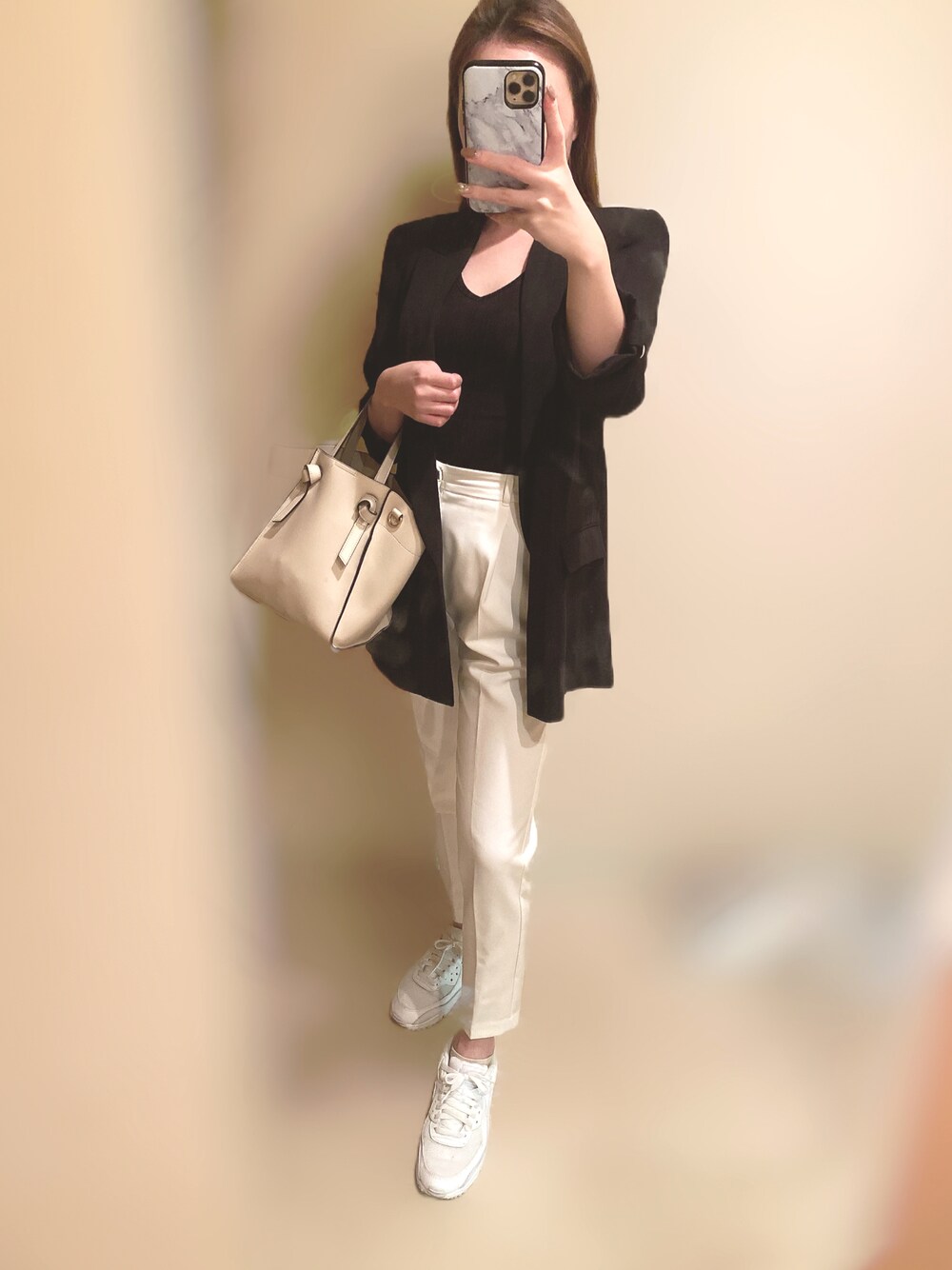 「秋コーデ、オフィスカジュアル、ジャケット、テーパードパンツ、スニーカーコーデ、NIKE、ZARA、GU」｜「&. NOSTALGIAの扇形トートバッグ（トートバッグ、ホワイト系）」を使った、  SAYAKA♡さん（レディース・158cm）の秋コーディネートの1枚目の写真