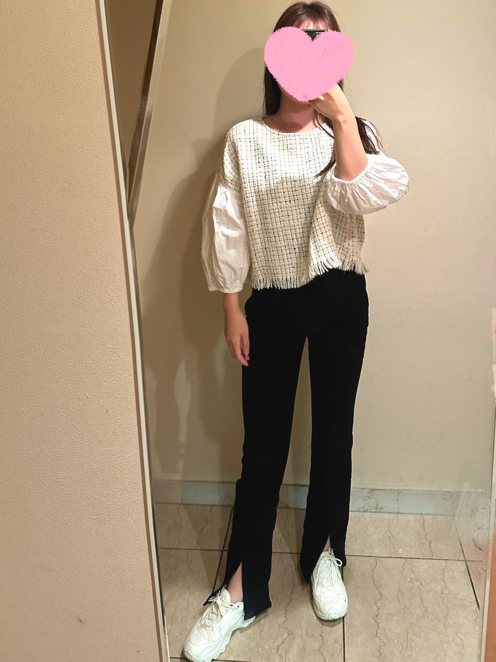 「プチプラコーデ、シンプルコーデ、ツイード、スリットパンツ、脚長パンツ、スニーカーコーデ、NIKE、ZARA、GU」｜「GUのアイテム（パンツ、ブラック系）」を使った、  SAYAKA♡さん（骨格ストレート・レディース・159cm）の秋コーディネートの1枚目の写真