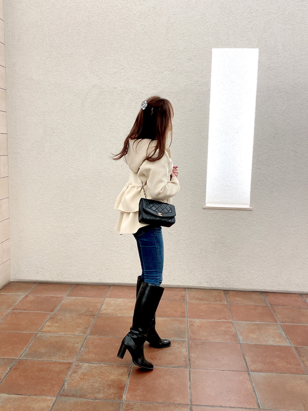 「休日コーデ、フリルパーカー、デニム、ブーツ、シャネル、お気に入りコーデ、coca、moussy、chanel、GU」｜「GUのアイテム（ブーツ、ブラック系）」を使った、  SAYAKA♡さん（レディース・158cm）の秋コーディネートの1枚目の写真