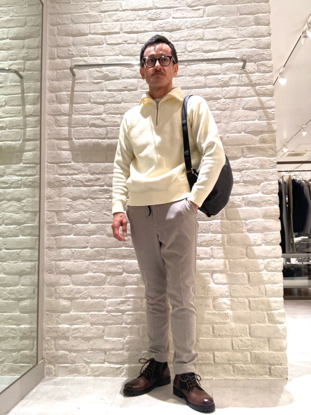 「ブーツ、ブーツスタイル、ジップブーツ、アルフレッド･バニスター(alfredoBANNISTER)、革靴、オトナカジュアル、冬のコーデ、休日スタイル、ショルダーバッグ」｜「alfredoBANNISTERのダブルジップ タンクソール ブーツ（ブーツ、ブラウン系）」を使った、nobgさん（メンズ・171cm）の冬コーディネートの1枚目の写真