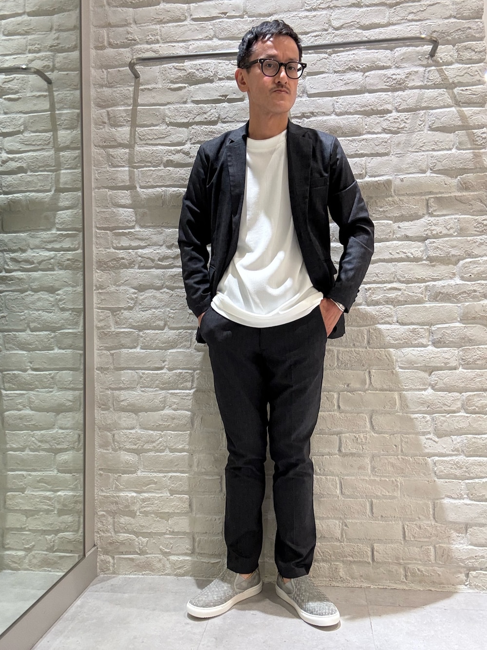 「スリッポン、スリッポンスニーカー、スニーカー、スニーカーコーデ、アルフレッド･バニスター(alfredoBANNISTER)、メッシュスリッポン、セットアップ」｜「alfredoBANNISTERの【一部店舗＋WEB限定】シャークソール クッション メッシュ スリッポン（スリッポン、グレー系）」を使った、nobgさん（メンズ・171cm）の夏コーディネートの1枚目の写真