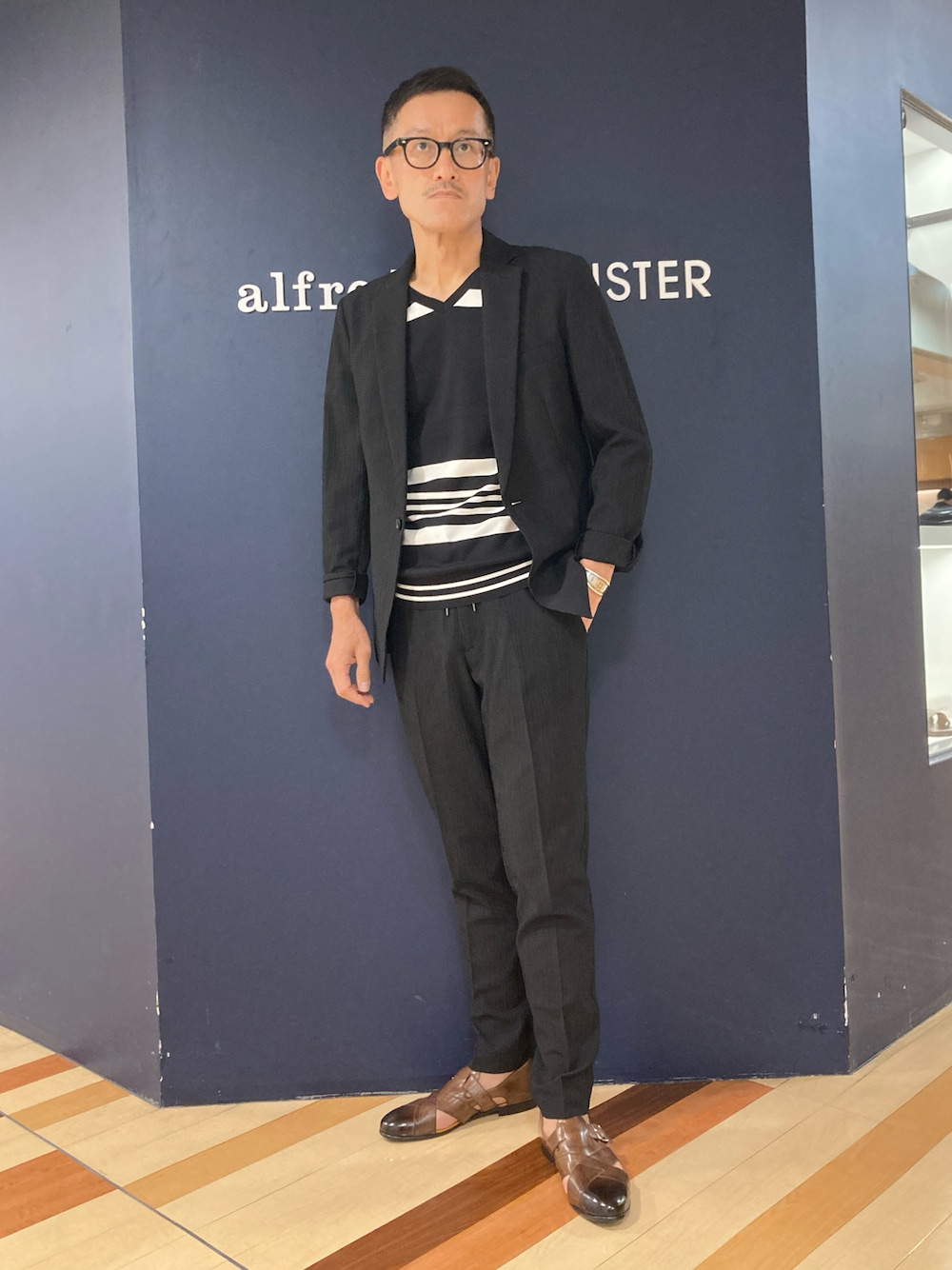 「グルカサンダル、セットアップスタイル、セットアップ、キレイめコーデ、アルフレッド･バニスター(alfredoBANNISTER)、レザーサンダル、ボーダー、30代メンズファッション、春コーデ、春服コーデ」｜「alfredoBANNISTERのエレガントグルカサンダル（サンダル、ブラウン系）」を使った、nobgさん（メンズ・171cm）の春コーディネートの1枚目の写真