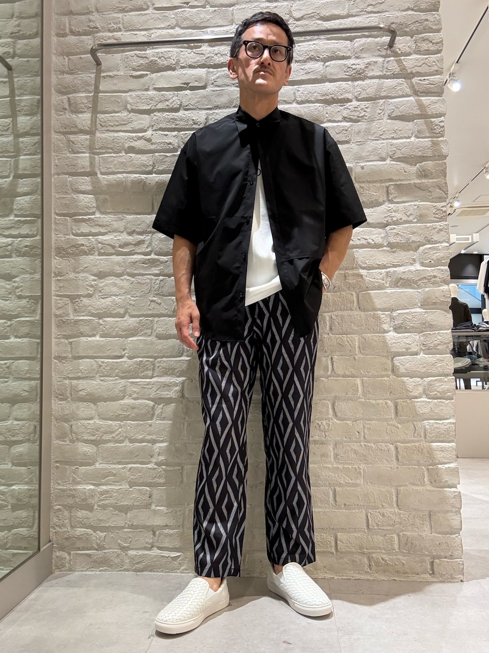 「スニーカー、スニーカーコーデ、スリッポン、スリッポンスニーカー、アルフレッド･バニスター(alfredoBANNISTER)、シャツスタイル」｜「alfredoBANNISTERの【一部店舗＋WEB限定】シャークソール クッション メッシュ スリッポン（スリッポン、ホワイト系）」を使った、nobgさん（メンズ・171cm）の夏コーディネートの1枚目の写真