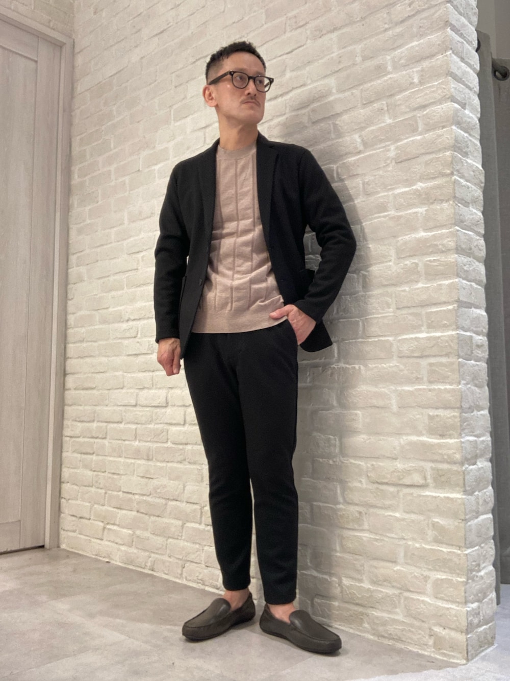 「ドライビングシューズ、革靴、レザースリッポン、アルフレッド･バニスター(alfredoBANNISTER)、セットアップスタイル、大人カジュアル、大人カジュアルコーデ、オトナカジュアル」｜「alfredoBANNISTERの【販売店舗限定】ベーシック ドライビングシューズ（スリッポン、グレー系）」を使った、nobgさん（メンズ・171cm）の冬コーディネートの1枚目の写真