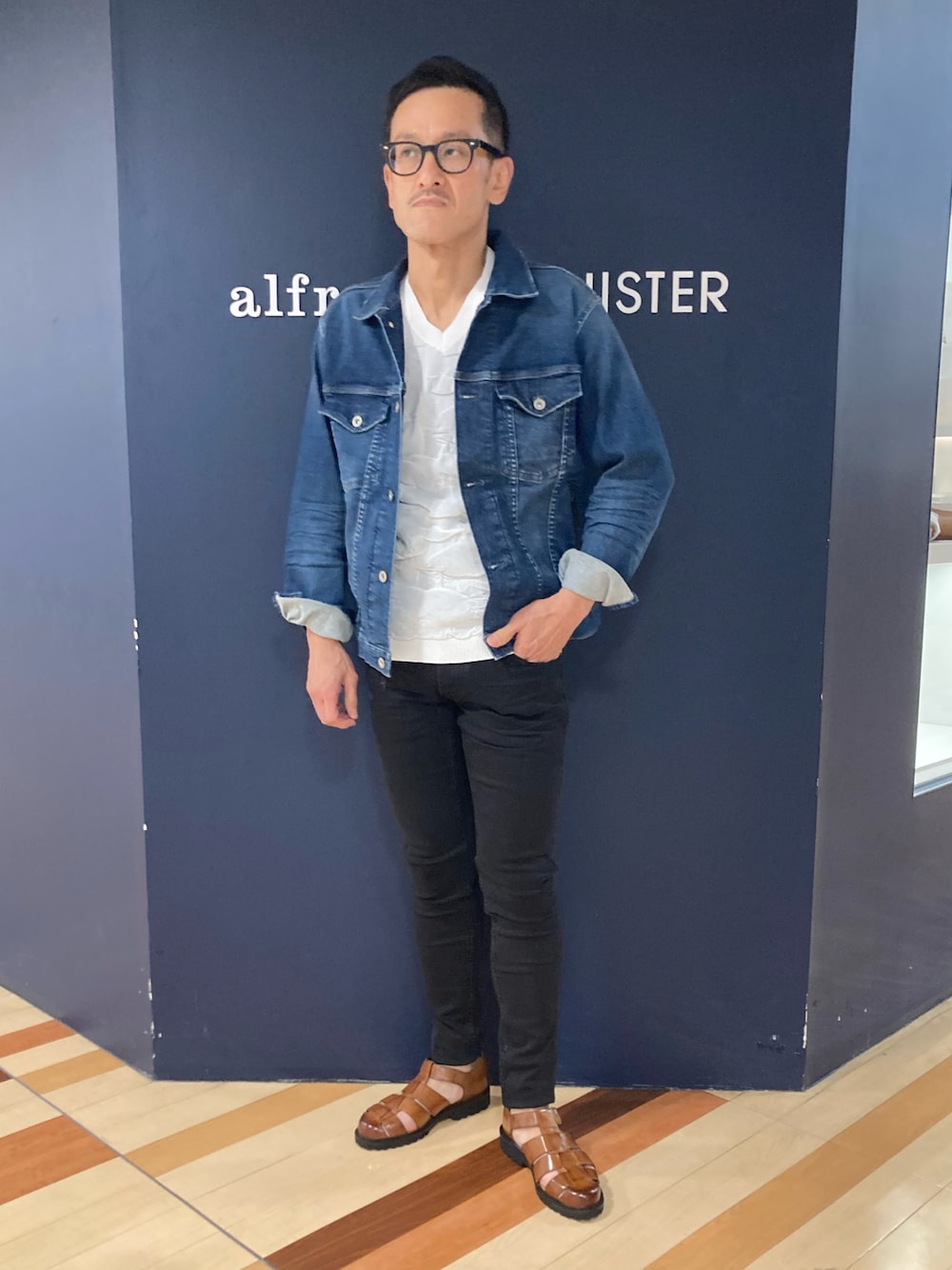 「レザーサンダル、サンダル、グルカサンダル、アルフレッド･バニスター(alfredoBANNISTER)、春服コーデ、休日スタイル、メンズファッション、Gジャン、オトナカジュアル、大人カジュアル、ブラックスキニー」｜「alfredoBANNISTERのボリュームソール グルカサンダル / グルカシューズ（サンダル、イエロー系）」を使った、nobgさん（メンズ・171cm）の春コーディネートの1枚目の写真
