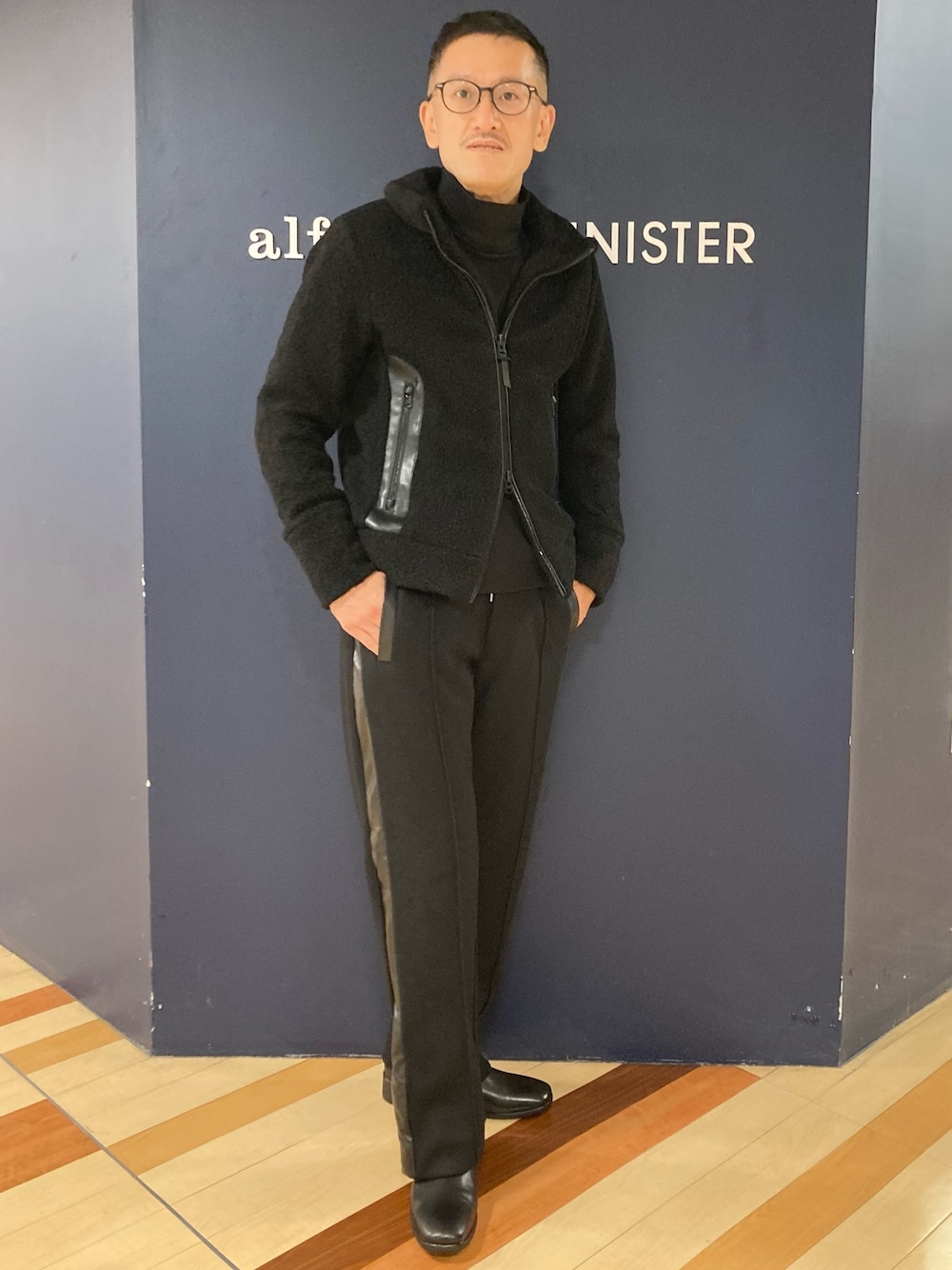 「フリース、ボアフリース、ブルゾンコーデ、ハイネック、ワイドパンツ、ワイドスラックス、ブーツ、サイドジップブーツ、アルフレッド･バニスター(alfredoBANNISTER)、ブラックコーデ、きれいめカジュアル」｜「5351 POUR LES HOMMESのスタンドウールフリースボアブルゾン（ブルゾン、ブラック系）」を使った、nobgさん（メンズ・171cm）の秋コーディネートの1枚目の写真