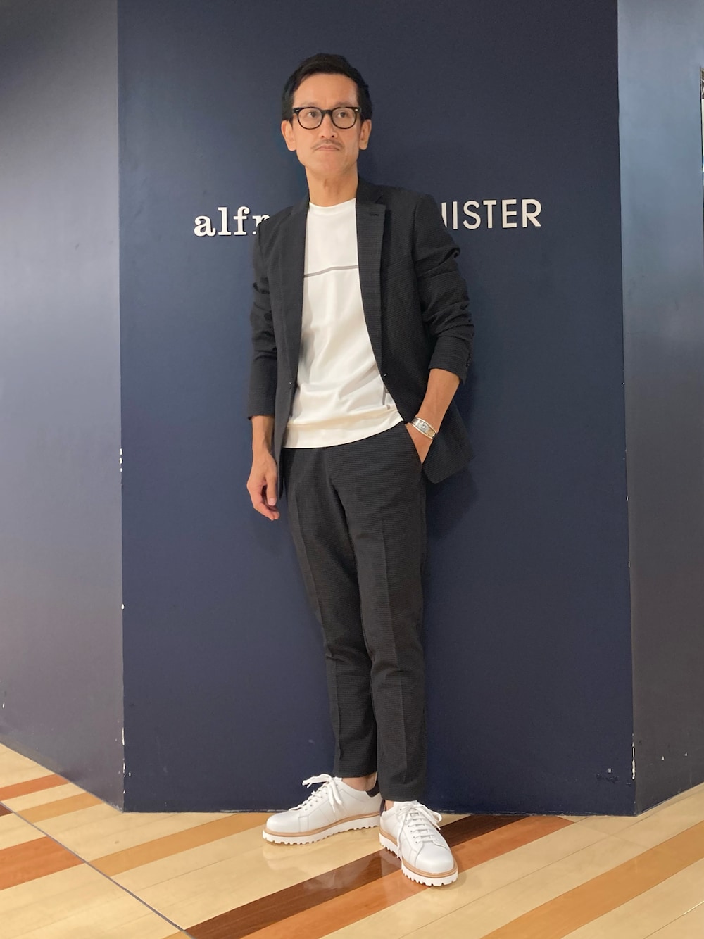 「ホワイトスニーカー、セットアップ、セットアップスタイル、ビジカジ、アルフレッド･バニスター(alfredoBANNISTER)、レザースニーカー」｜「alfredoBANNISTERの【一部店舗＋WEB限定】レザー ウェルト 厚底ソール レースアップ スニーカー（スニーカー、ホワイト系）」を使った、nobgさん（メンズ・171cm）の夏コーディネートの1枚目の写真