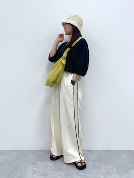 「アイテム（ショルダーバッグ、イエロー系）」を使った、mokaさん（レディース・155cm）の春コーディネート