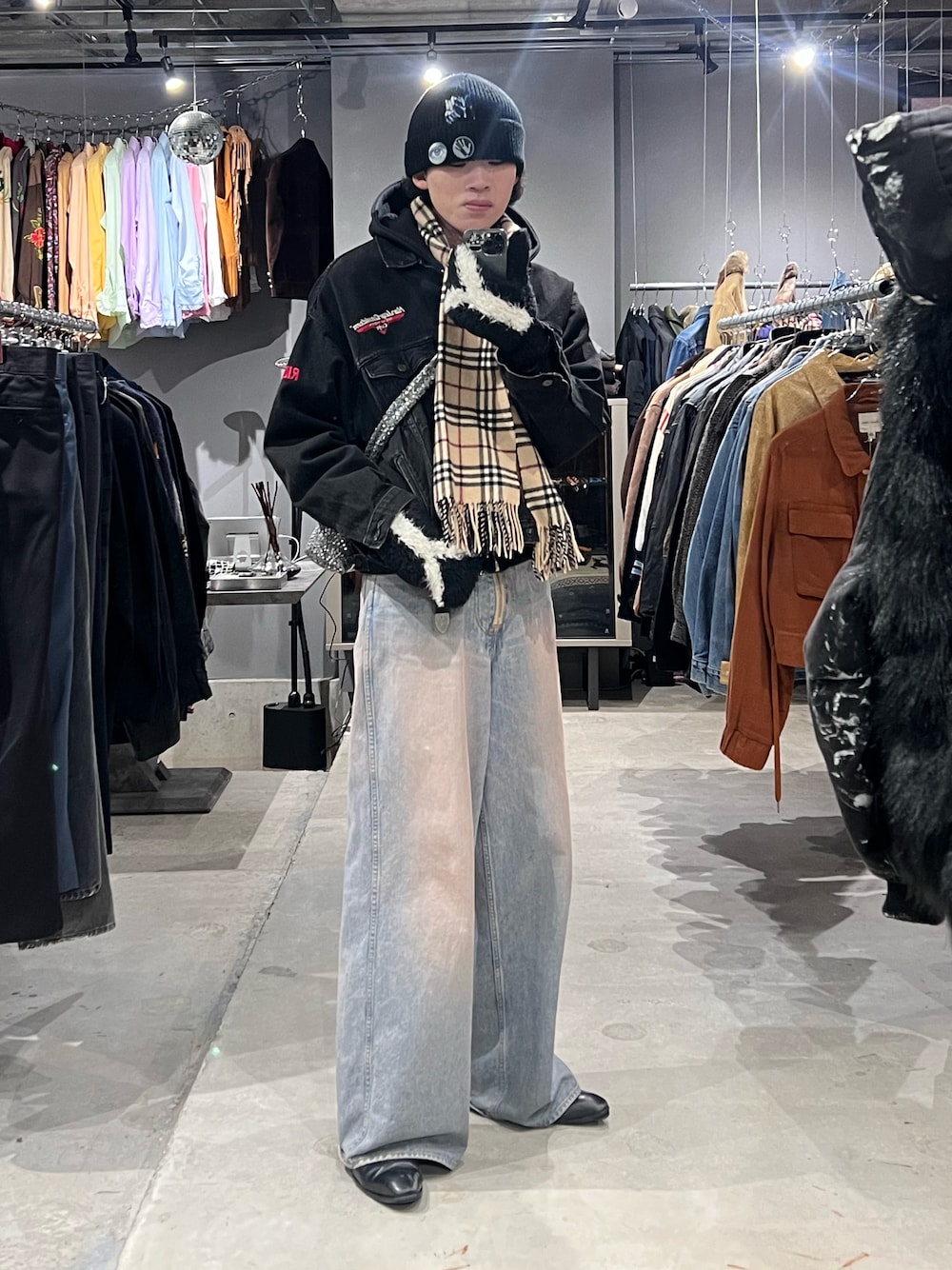 BURBERRYのマフラーを使った人気ファッションコーディネート